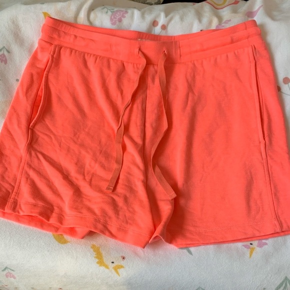 Lou & Grey LOFT Women's Neon Pink Shorts - Picture 1 of 4
